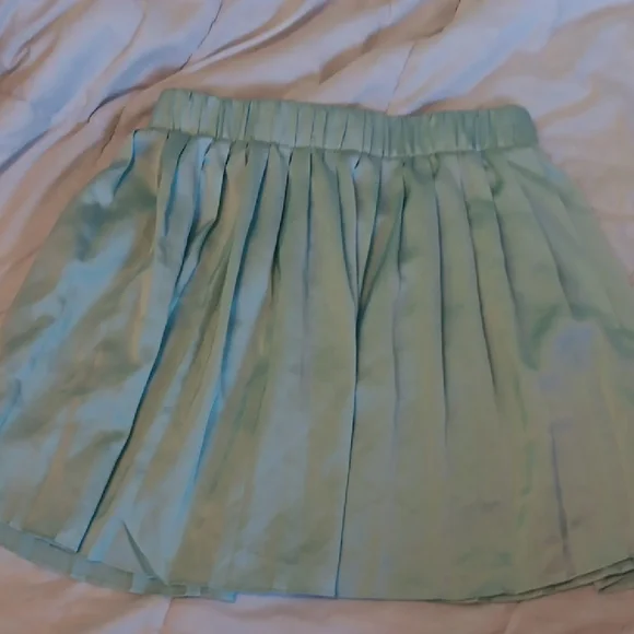 La Hearts Green Asymmetrical Pleated Skater Mini - Picture 6 of 8